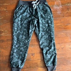 Women’s Fig Camouflage Jogger Pants